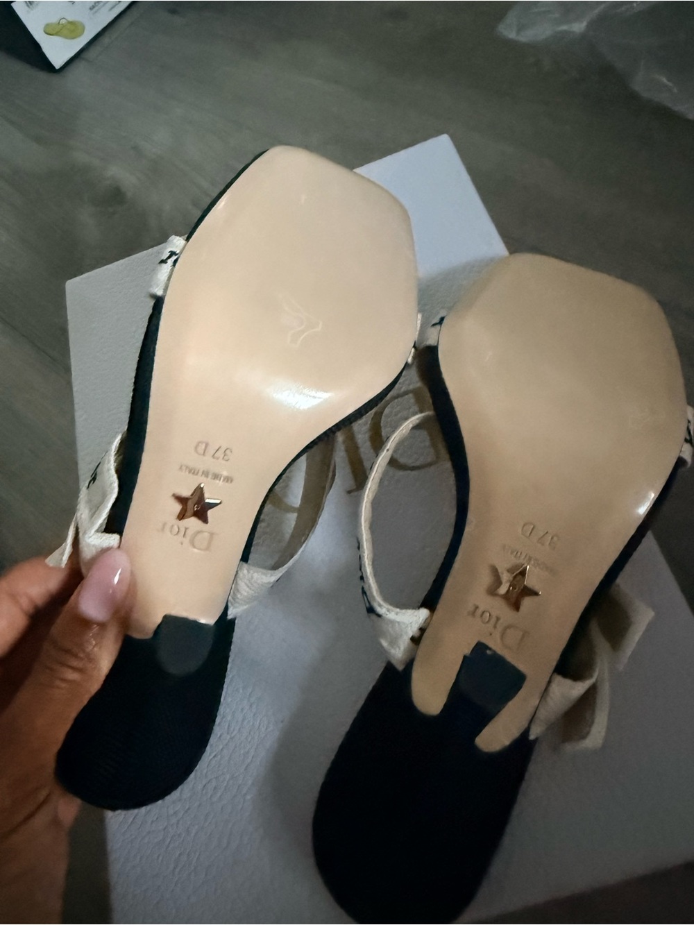 Dior Black and Cream Logo Bow Heel Slides - Picture 10 of 12
